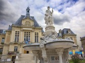 L’immobilier dans l’Eure 27 france,normandie,evreux : hôtel de ville et fontaine