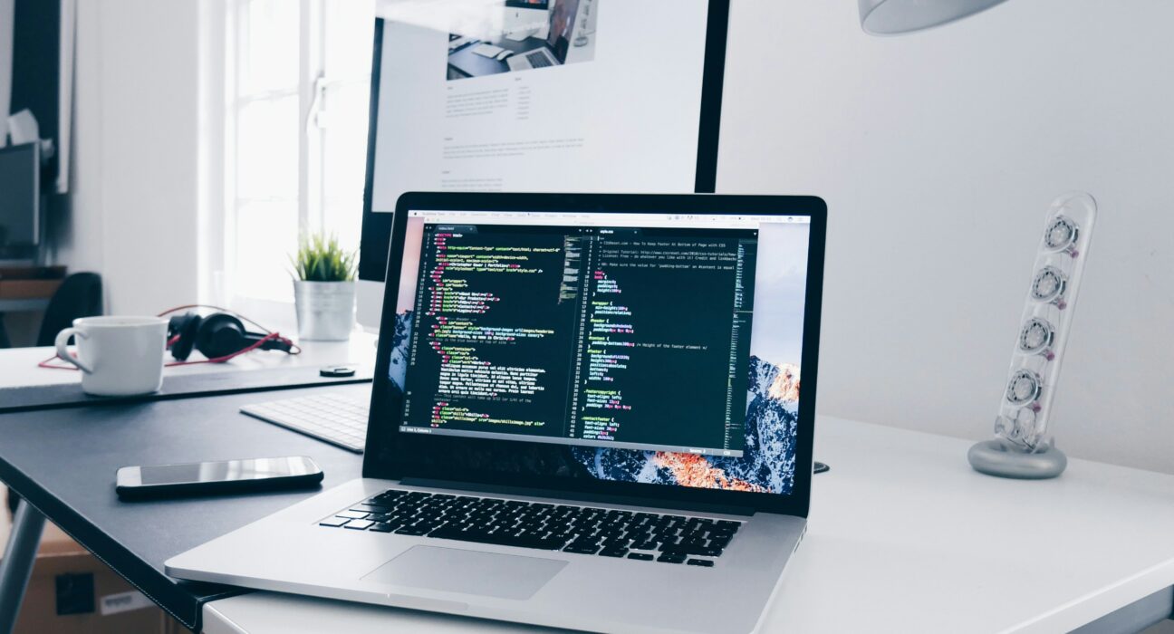 découvrez notre sélection de laptops haute performance pour travailler, jouer et vous divertir. trouvez le laptop idéal adapté à vos besoins sur notre site.