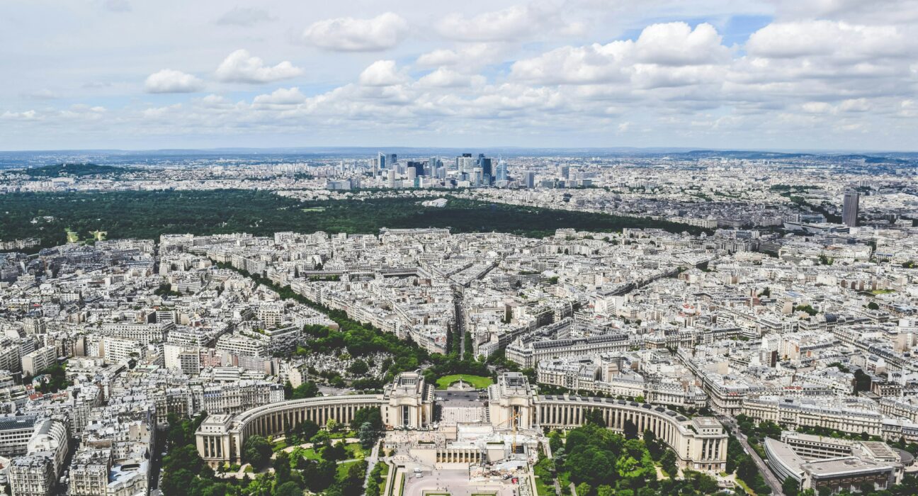 découvrez les expositions d'art contemporain à paris en 2024 et plongez dans le monde de la création artistique actuelle.